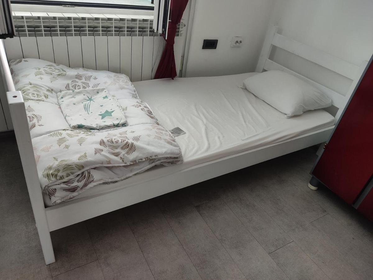 River Hostel Beograd Bagian luar foto