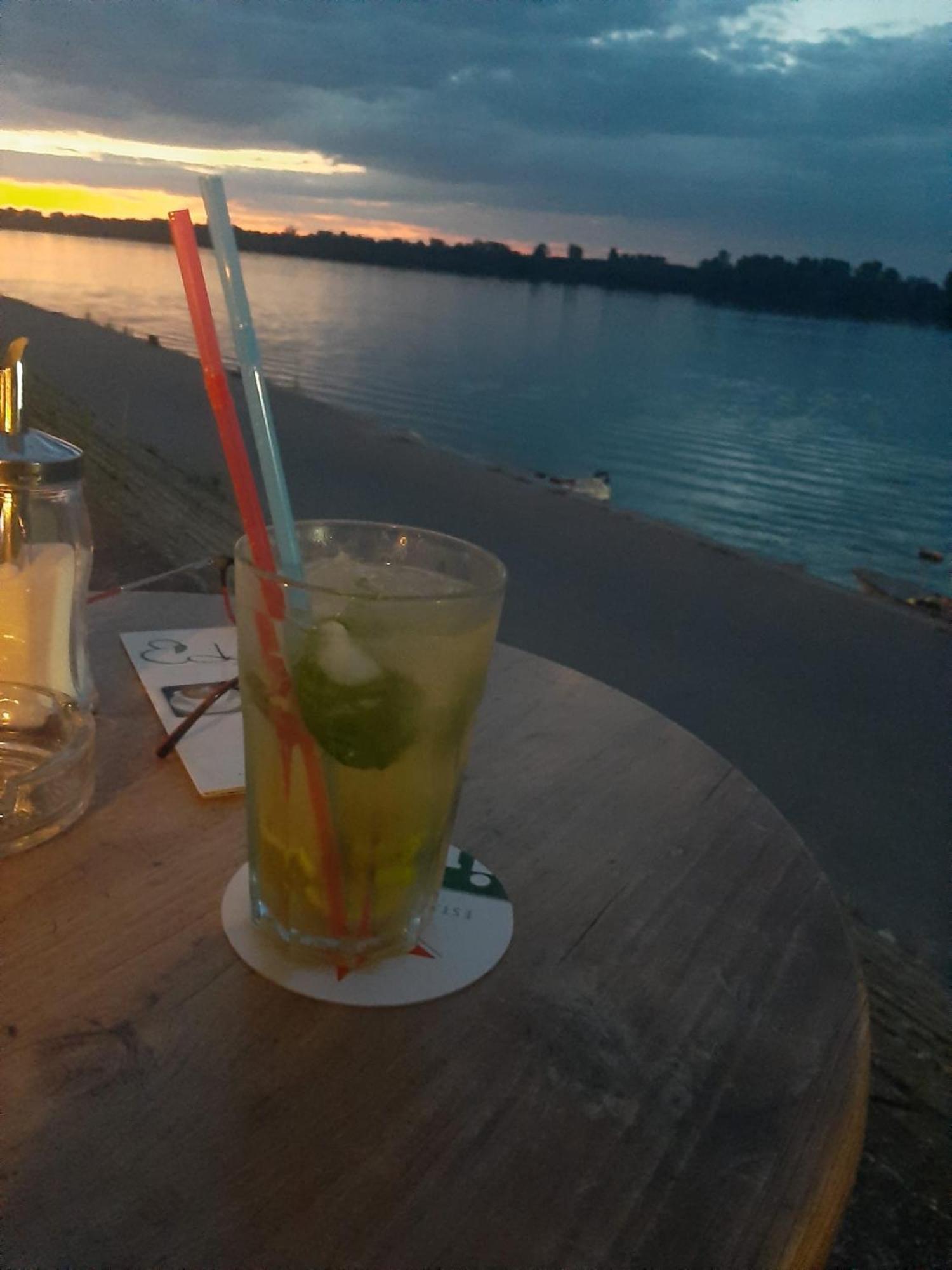 River Hostel Beograd Bagian luar foto